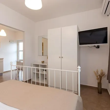 Laura Apartment