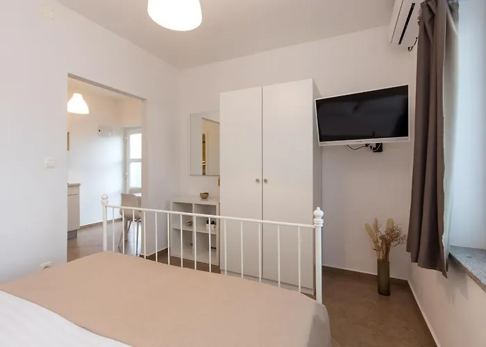 Laura Apartment