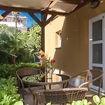 Laura Apartment *