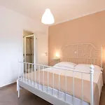 Laura Apartment *